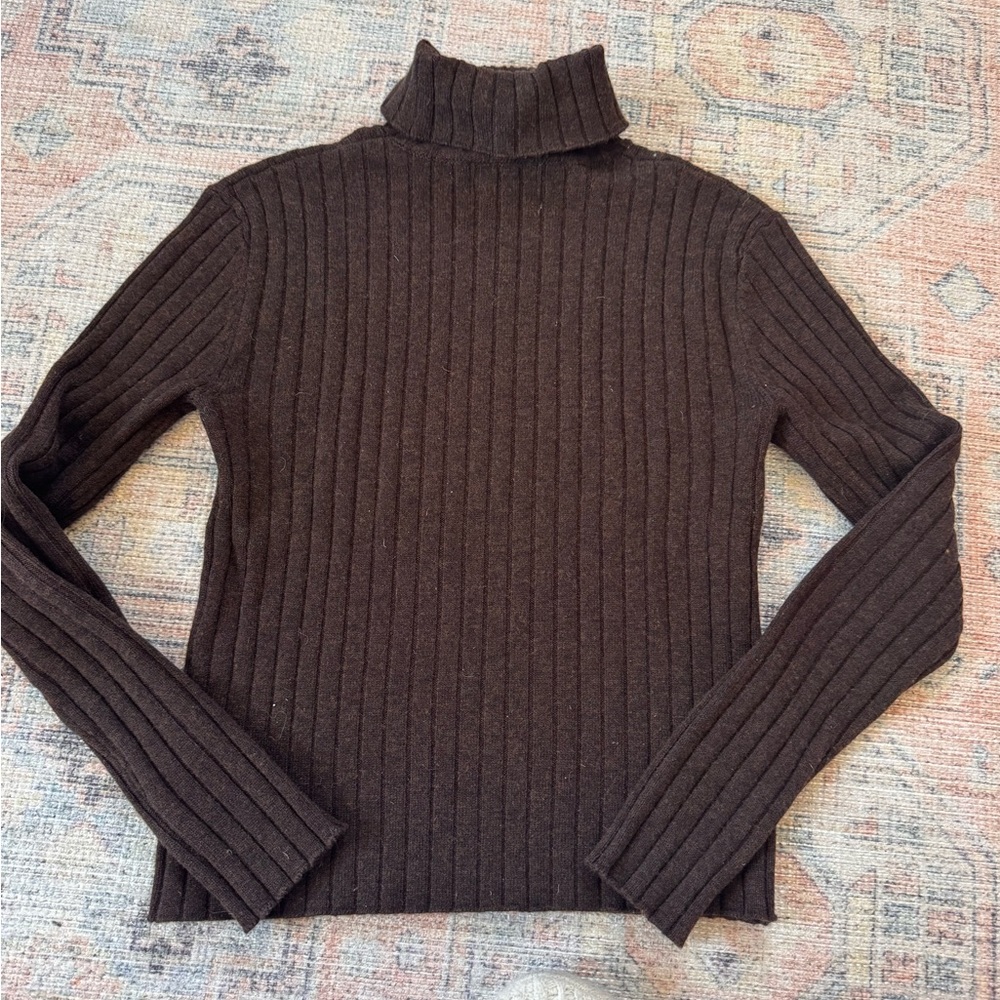 Ribbed Knit Turtleneck Sweater - Heather Brown